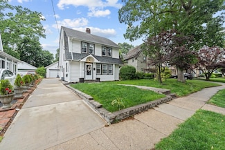 17 Sachem St, East Rockaway, NY 11518