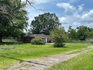 546 County Road 882, Buna, TX 77612