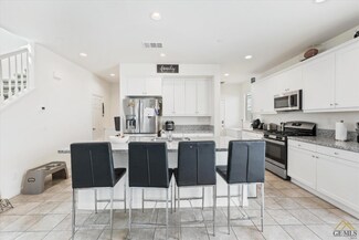 631 S Clementine Ln, Rialto, CA 92376