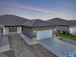 3501 Pearl Crescent Dr, Lincoln, NE 68504