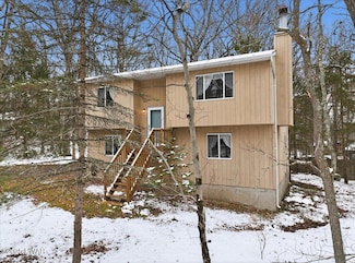 800 Wren Ct, Hawley, PA 18428