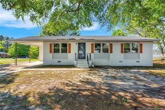 3014 Akron Dr, Hope Mills, NC 28348