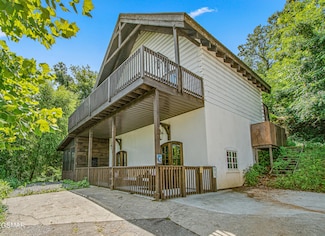 225 Chimney Tops Way, Gatlinburg, TN 37738