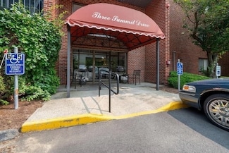 3 Summit Dr Unit 24, Reading, MA 01867