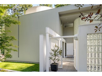 3232 SW Upper Cascade Dr, Portland, OR 97205
