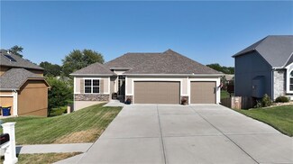 15703 N Wabash St, Smithville, MO 64089