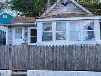18 10th St, Wareham, MA 02538