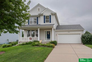 2415 Lakewood Dr, Papillion, NE 68046