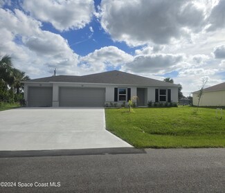 582 Fleetwood St, Palm Bay, FL 32908