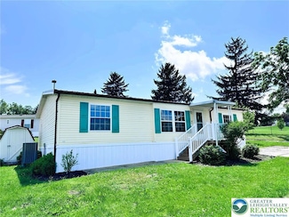 10180 Forest Grove Ln, Breinigsville, PA 18031