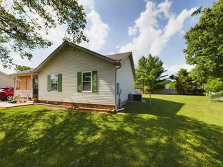 2411 Willow Dr, Murfreesboro, TN 37127