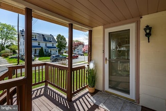 20 W Forrestview Rd, Brookhaven, PA 19015
