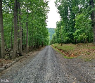 40 A Rockview Ln, Great Cacapon, WV 25422