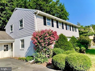 1915 Northbrook Dr, Lancaster, PA 17601