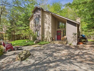 5541 Fox Run Rd, Pocono Pines, PA 18350