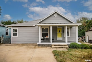 1107 Mechanic St, Pekin, IL 61554