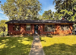4714 NE Chouteau Dr, Kansas City, MO 64117