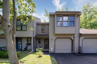 246 Woodscape Dr, Albany, NY 12203