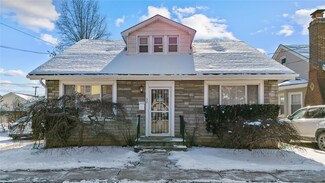 32 Wellington St, Hempstead, NY 11550
