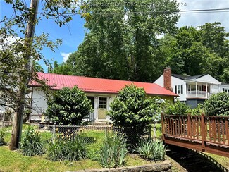 101 Westmoreland Dr, Dunbar, WV 25064