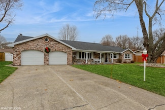 1545 N Riviera Dr, Stevensville, MI 49127
