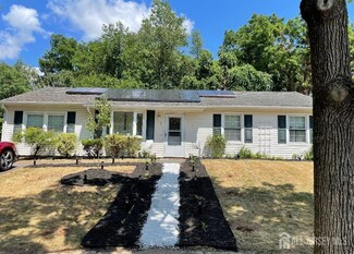 3 Brook Hollow Rd, Piscataway, NJ 08854