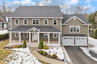 2 Mill Pond Ln, Burlington, MA 01803