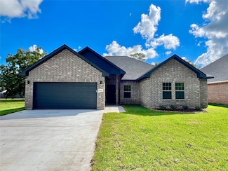 1003 S Anderson St, Angleton, TX 77515