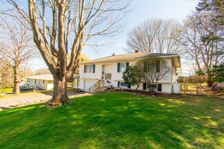 7 Orchard St, Rockland, ME 04841