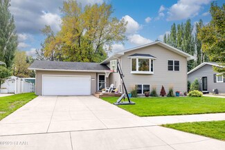804 Great Plains Ct, Grand Forks, ND 58201