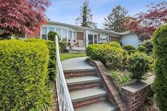 219-05 Stewart Rd, Jamaica, NY 11427