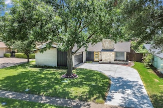 913 Meadow View Dr, Richardson, TX 75080