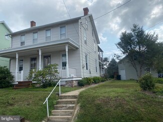 31 S 9th St, Akron, PA 17501
