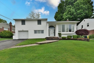 10 Linda Ln, Plainview, NY 11803