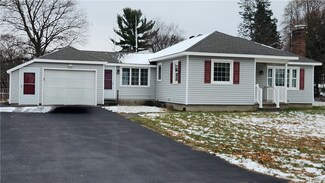 90 Meadowwood Rd, Rochester, NY 14616