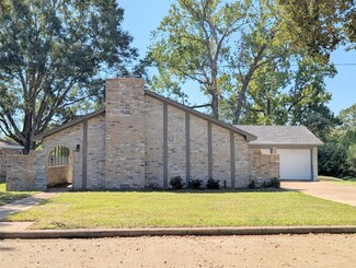 1312 Maple St, Liberty, TX 77575
