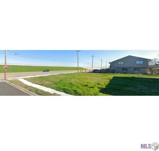 8025 Unity Dr, New Orleans, LA 70128