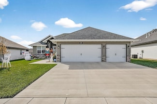859 E Acacia Ln, Nixa, MO 65714
