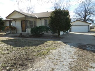 103 S 6th St, Colwich, KS 67030