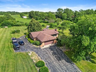 24833 S Center Rd, Frankfort, IL 60423