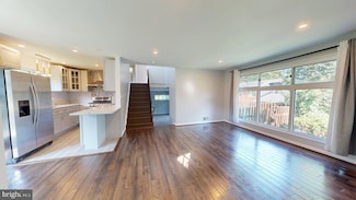 6337 Phyllis Ln, Alexandria, VA 22312