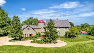 1350 Bell Rd, Chagrin Falls, OH 44022