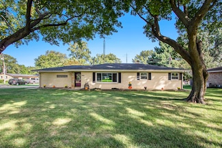 823 Lattimer Dr, Saint Joseph, MI 49085