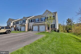 1102 Westminster Dr, Breinigsville, PA 18031