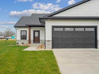 588 MacLan Cir, Iowa City, IA 52246