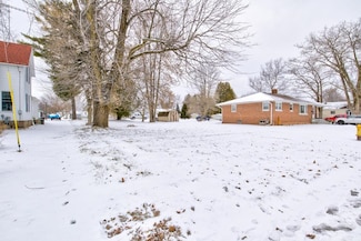 4017 N Shore Dr, Menominee, MI 49858