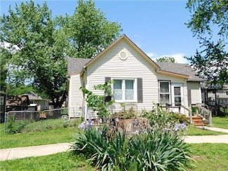 213 W 5th St, Wellsville, KS 66092