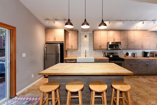 14978 Merry Ln, Guerneville, CA 95446