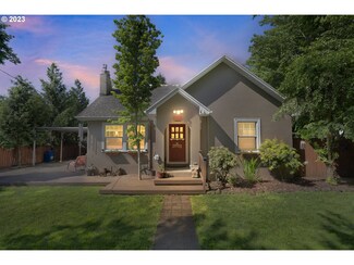 18525 SE Ashton Ln, Milwaukie, OR 97267