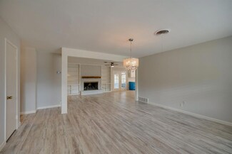 1702 Robin Rd, Pantego, TX 76013